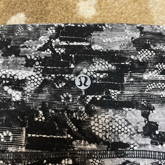 Lululemon Wunder Under High-Rise 7/8 Tight *Full-On Luxtreme 25" women’s size 6 - Picture 8 of 11